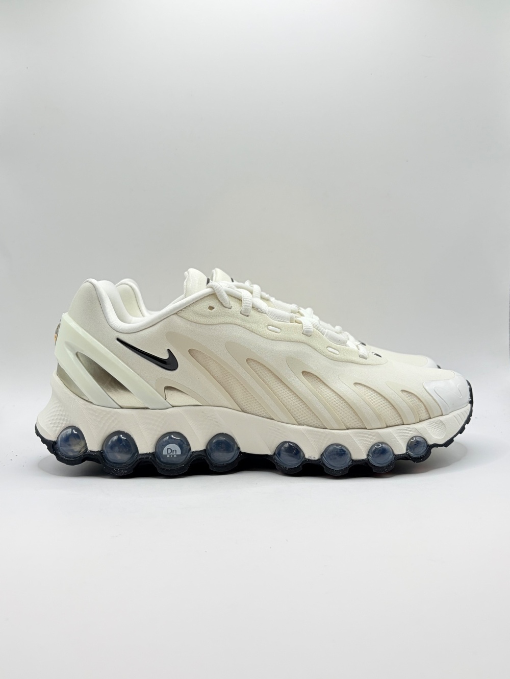 Nike Air Max DN8 Sail Black Fossil Running Shoes Size 9.5 Womens